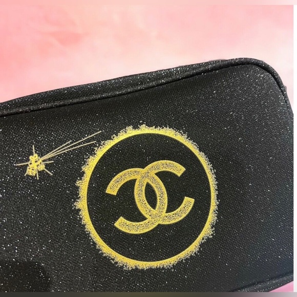 ✨ New Chanel Beauty holiday limited edition bag✨ - Picture 5 of 14